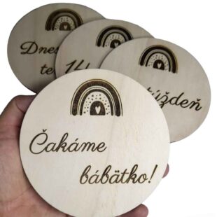 drevené milníky pre tehotné ženy na fotenie