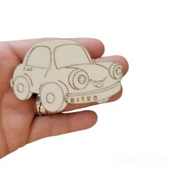 Drevená magnetka v tvare auta s menom dieťaťa